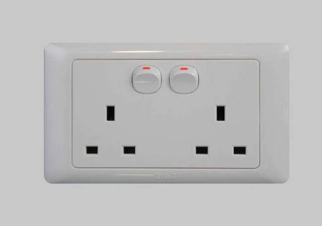 電源插頭全攻略:如何正確使用與避免常見問題
