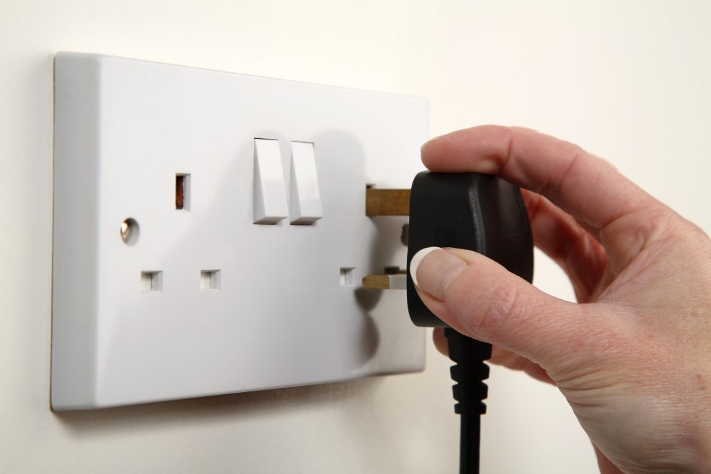 電器插頭安全指南:別讓小插頭引發大災難